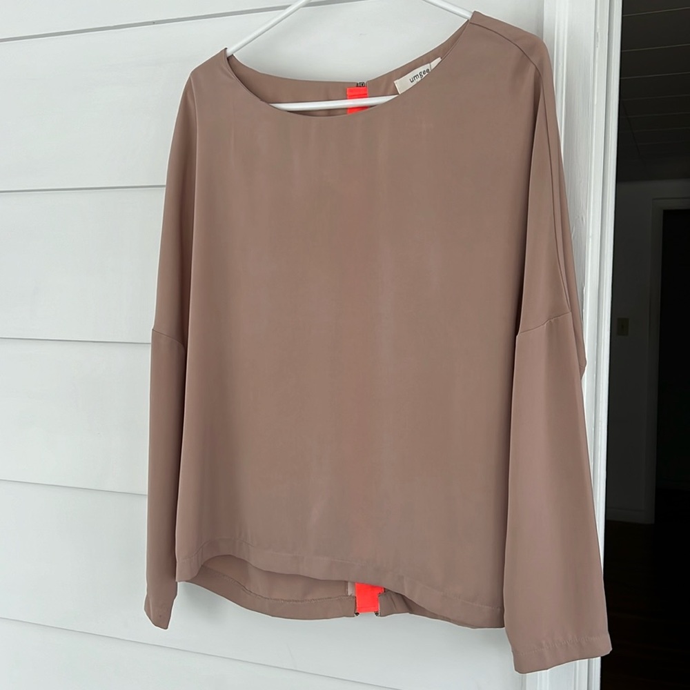 Dusty rose long sleeve women’s shirt with neon zipper detail in back -Med